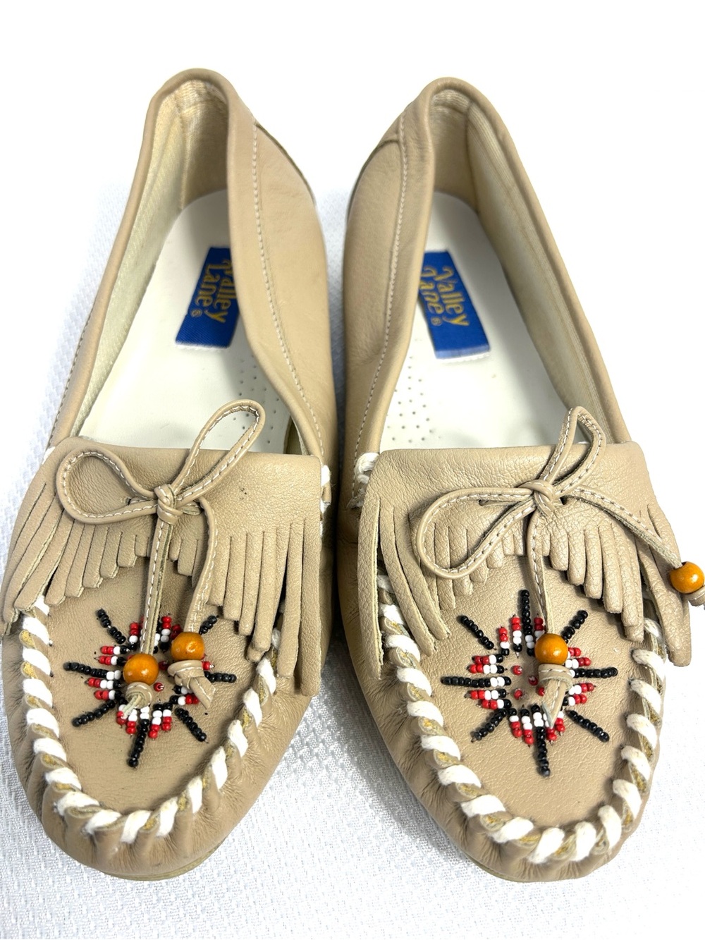 Valley Lane Women’s Size 9 Tan Leather Moccasins Flat Beaded Tassel Shoes